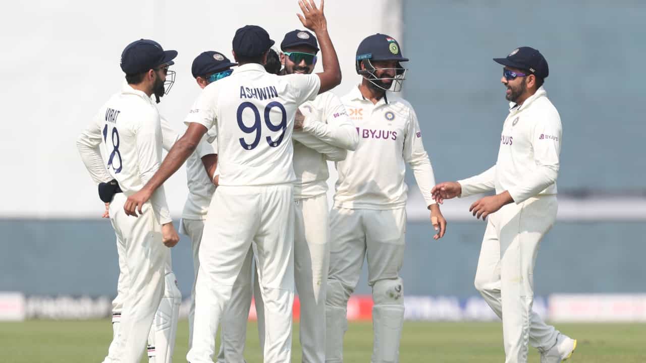 IND vs AUS: ಆಸೀಸ್ ವಿರುದ್ಧ ಸತತ ಎರಡನೇ ಟೆಸ್ಟ್ ಗೆದ್ದ ಭಾರತ; ಸರಣಿಯಲ್ಲಿ 2-0 ಅಂತರದ ಮುನ್ನಡೆ IND vs AUS: ಆಸೀಸ್ ವಿರುದ್ಧ ಸತತ ಎರಡನೇ ಟೆಸ್ಟ್ ಗೆದ್ದ ಭಾರತ; ಸರಣಿಯಲ್ಲಿ 2-0 ಅಂತರದ ಮುನ್ನಡೆ