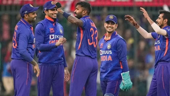 BREAKING: ಆಸ್ಟ್ರೇಲಿಯಾ ವಿರುದ್ಧದ ಏಕದಿನ ಸರಣಿಗೆ ಟೀಂ ಇಂಡಿಯಾ ಪ್ರಕಟ; ಹಾರ್ದಿಕ್ಗೆ ತಂಡದ ನಾಯಕತ್ವ! BREAKING: ಆಸ್ಟ್ರೇಲಿಯಾ ವಿರುದ್ಧದ ಏಕದಿನ ಸರಣಿಗೆ ಟೀಂ ಇಂಡಿಯಾ ಪ್ರಕಟ; ಹಾರ್ದಿಕ್ಗೆ ತಂಡದ ನಾಯಕತ್ವ!