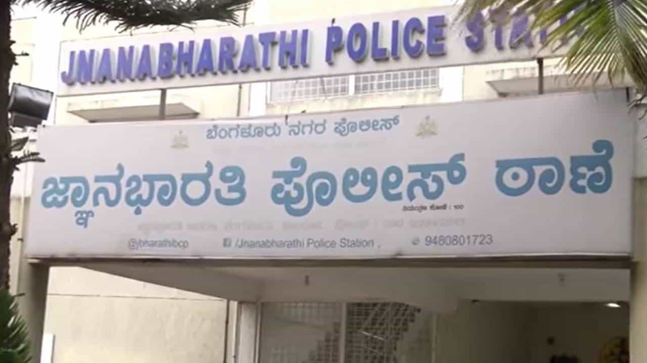 ಕೆಳ ಮನೆ ಆಂಟಿ ಜೊತೆ ಅಂಕಲ್ ಎಸ್ಕೇಪ್ ಕೇಸ್; ಇತ್ತ ಠಾಣೆಯಲ್ಲಿ ನವೀದ್ ಪ್ರತ್ಯಕ್ಷ, ಅತ್ತ ಗಂಡನಿಗೆ ಡಿವೋರ್ಸ್ ಕಳಿಸಿದ ಪತ್ನಿ ಕೆಳ ಮನೆ ಆಂಟಿ ಜೊತೆ ಅಂಕಲ್ ಎಸ್ಕೇಪ್ ಕೇಸ್; ಇತ್ತ ಠಾಣೆಯಲ್ಲಿ ನವೀದ್ ಪ್ರತ್ಯಕ್ಷ, ಅತ್ತ ಗಂಡನಿಗೆ ಡಿವೋರ್ಸ್ ಕಳಿಸಿದ ಪತ್ನಿ