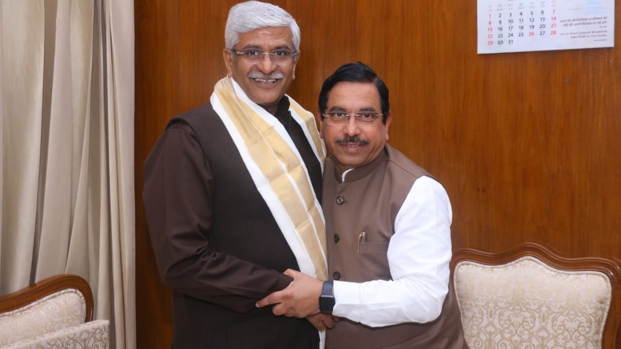 Budget 2023: ಭದ್ರಾ ಮೇಲ್ದಂಡೆ ಯೋಜನೆಗೆ 5300 ಕೋಟಿ ಅನುದಾನ ನೀಡಿದ ಕೇಂದ್ರ ಸಚಿವರಿಗೆ ಧನ್ಯವಾದ ಅರ್ಪಿಸಿದ ಪ್ರಲ್ಹಾದ್ ಜೋಶಿ Budget 2023: ಭದ್ರಾ ಮೇಲ್ದಂಡೆ ಯೋಜನೆಗೆ 5300 ಕೋಟಿ ಅನುದಾನ ನೀಡಿದ ಕೇಂದ್ರ ಸಚಿವರಿಗೆ ಧನ್ಯವಾದ ಅರ್ಪಿಸಿದ ಪ್ರಲ್ಹಾದ್ ಜೋಶಿ