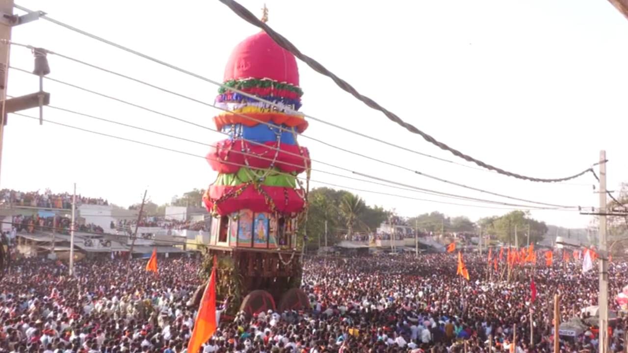 ಶ್ರೀಗುರು ಕೊಟ್ಟೂರೇಶ್ವರ ರಥೋತ್ಸವ ವೈಭವ; 85 ಅಡಿ ಎತ್ತರ ರಥ ಎಳೆದು ಪುನೀತರಾದ ಭಕ್ತರು