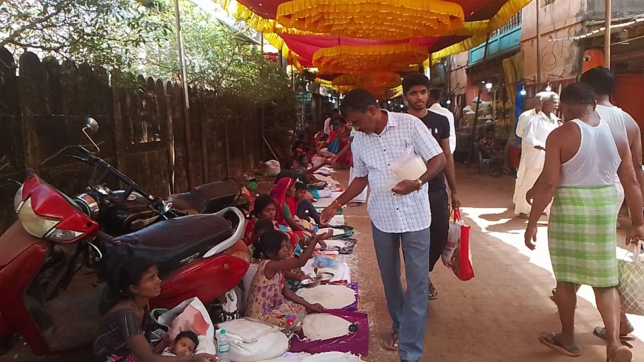 Uttara Kannada Padi Amavasya unique fair for giving alms to beggars in Gokarna Uttara Kannada news in kannada