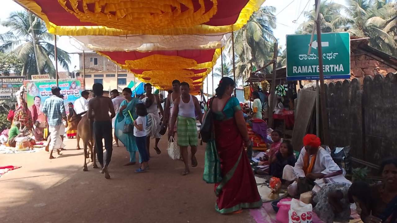 Uttara Kannada Padi Amavasya unique fair for giving alms to beggars in Gokarna Uttara Kannada news in kannada