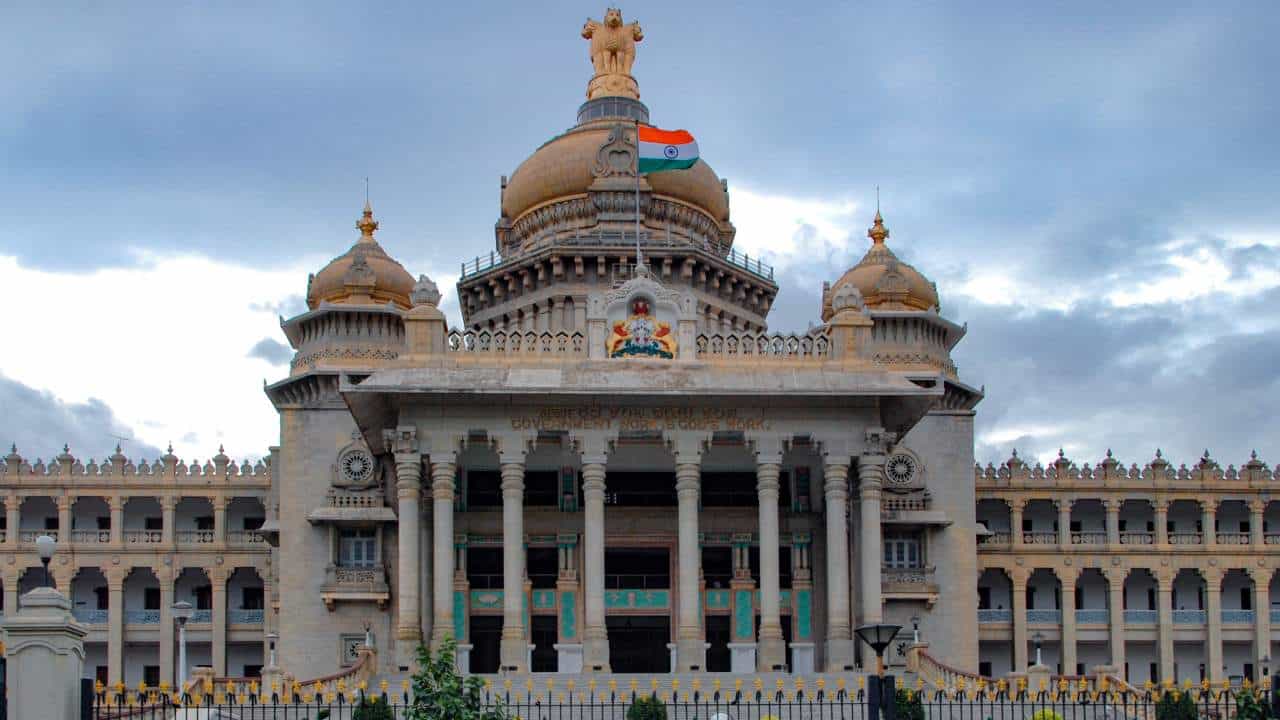 ಮಾರ್ಚ್ 1ರಿಂದ ರಾಜ್ಯ ಸರ್ಕಾರಿ ನೌಕರರ ಪ್ರತಿಭಟನೆ, ಯಾವೆಲ್ಲಾ ಸೇವೆಗಳಲ್ಲಿ ವ್ಯತ್ಯಯ? ಇಲ್ಲಿದೆ ಪಟ್ಟಿ ಮಾರ್ಚ್ 1ರಿಂದ ರಾಜ್ಯ ಸರ್ಕಾರಿ ನೌಕರರ ಪ್ರತಿಭಟನೆ, ಯಾವೆಲ್ಲಾ ಸೇವೆಗಳಲ್ಲಿ ವ್ಯತ್ಯಯ? ಇಲ್ಲಿದೆ ಪಟ್ಟಿ
