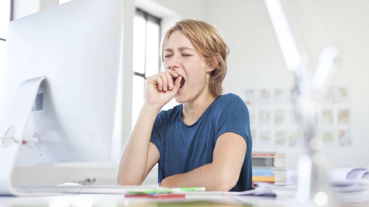 Health tips Does yawning come while listening to a lesson while working these diseases may be a symptom do not neglect 
