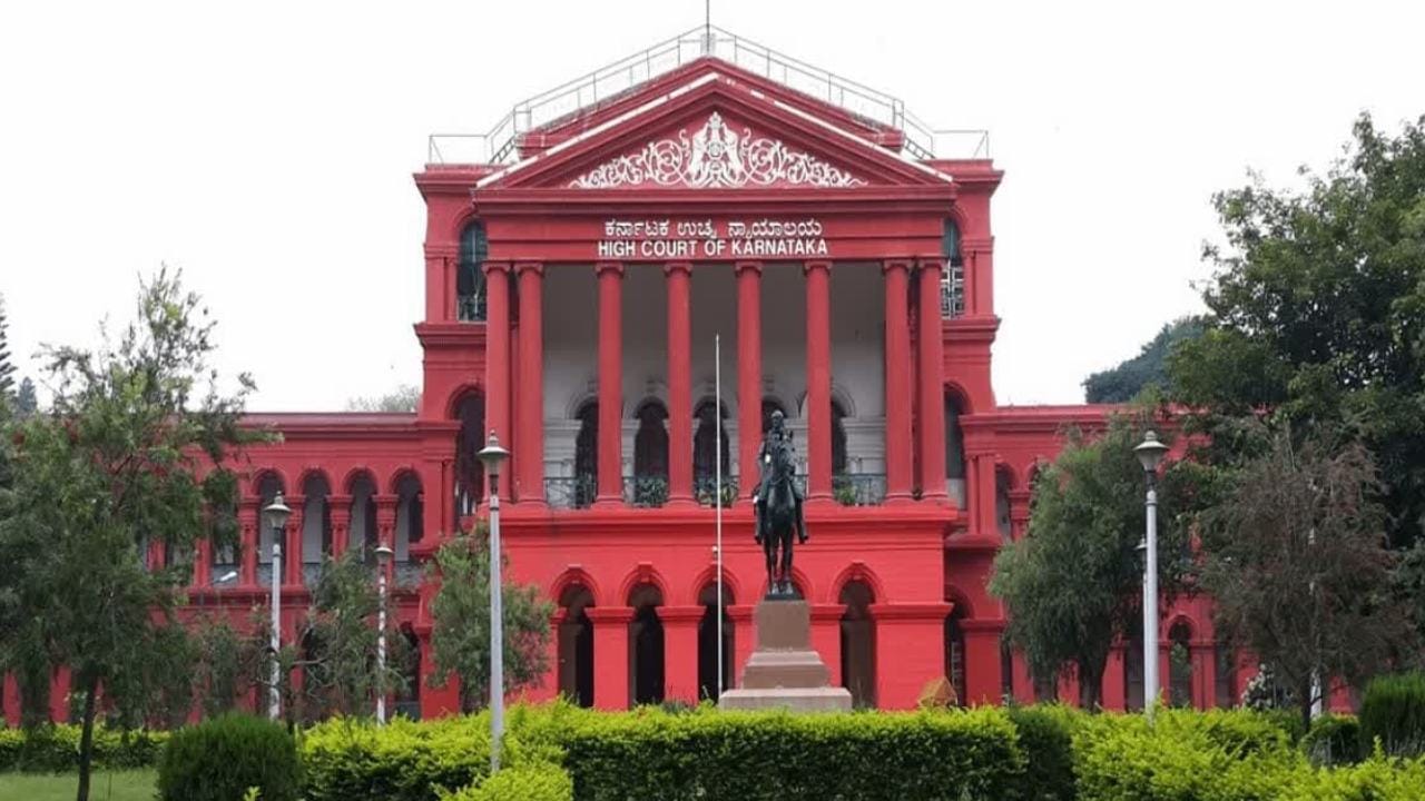 ಇನ್ಸ್ಪೆಕ್ಟರ್ ಕೆ.ವೈ.ಪ್ರವೀಣ್ ವಿರುದ್ಧ ಇಲಾಖಾ ವಿಚಾರಣೆಗೆ ಹೈಕೋಟ್ ಆದೇಶ ಇನ್ಸ್ಪೆಕ್ಟರ್ ಕೆ.ವೈ.ಪ್ರವೀಣ್ ವಿರುದ್ಧ ಇಲಾಖಾ ವಿಚಾರಣೆಗೆ ಹೈಕೋಟ್ ಆದೇಶ