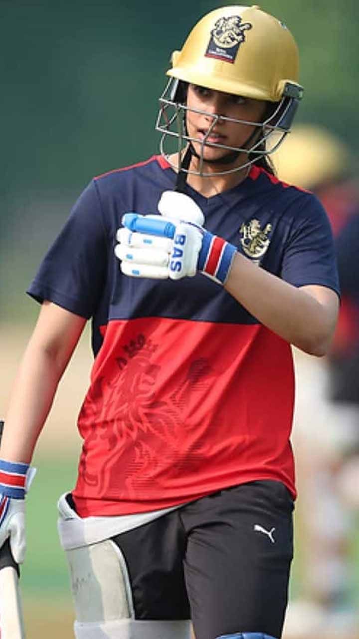 ಚೊಚ್ಚಲ ಆವೃತ್ತಿಯ ಮಹಿಳಾ ಪ್ರೀಮಿಯರ್ ಲೀಗ್ಗೆ ಚಾಲನೆ ಸಿಕ್ಕಿದ್ದು ಇಂದು ಡಬಲ್ ಹೆಡರ್ನಲ್ಲಿ ಎರಡು ಪಂದ್ಯಗಳು ನಡೆಯಲಿದೆ. ಮಧ್ಯಾಹ್ನ 3:30ಕ್ಕೆ ಆರಂಭವಾಗಲಿರುವ ಮೊದಲ ಮ್ಯಾಚ್ನಲ್ಲಿ ರಾಯಲ್ ಚಾಲೆಂಜರ್ಸ್ ಬೆಂಗಳೂರು ಮತ್ತು ಡೆಲ್ಲಿ ಕ್ಯಾಪಿಟಲ್ಸ್ ತಂಡಗಳು ಮುಖಾಮುಖಿ ಆಗಲಿದೆ.