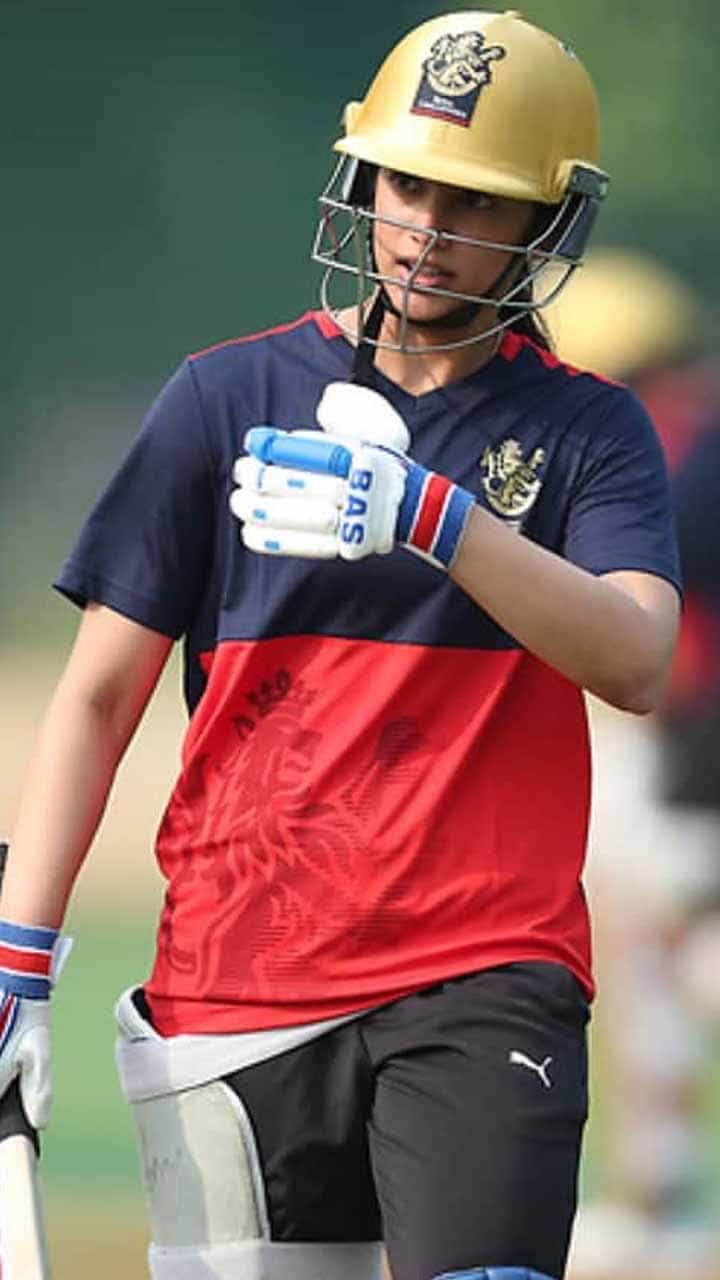 ಚೊಚ್ಚಲ ಆವೃತ್ತಿಯ ಮಹಿಳಾ ಪ್ರೀಮಿಯರ್ ಲೀಗ್ಗೆ ಚಾಲನೆ ಸಿಕ್ಕಿದ್ದು ಇಂದು ಡಬಲ್ ಹೆಡರ್ನಲ್ಲಿ ಎರಡು ಪಂದ್ಯಗಳು ನಡೆಯಲಿದೆ. ಮಧ್ಯಾಹ್ನ 3:30ಕ್ಕೆ ಆರಂಭವಾಗಲಿರುವ ಮೊದಲ ಮ್ಯಾಚ್ನಲ್ಲಿ ರಾಯಲ್ ಚಾಲೆಂಜರ್ಸ್ ಬೆಂಗಳೂರು ಮತ್ತು ಡೆಲ್ಲಿ ಕ್ಯಾಪಿಟಲ್ಸ್ ತಂಡಗಳು ಮುಖಾಮುಖಿ ಆಗಲಿದೆ.