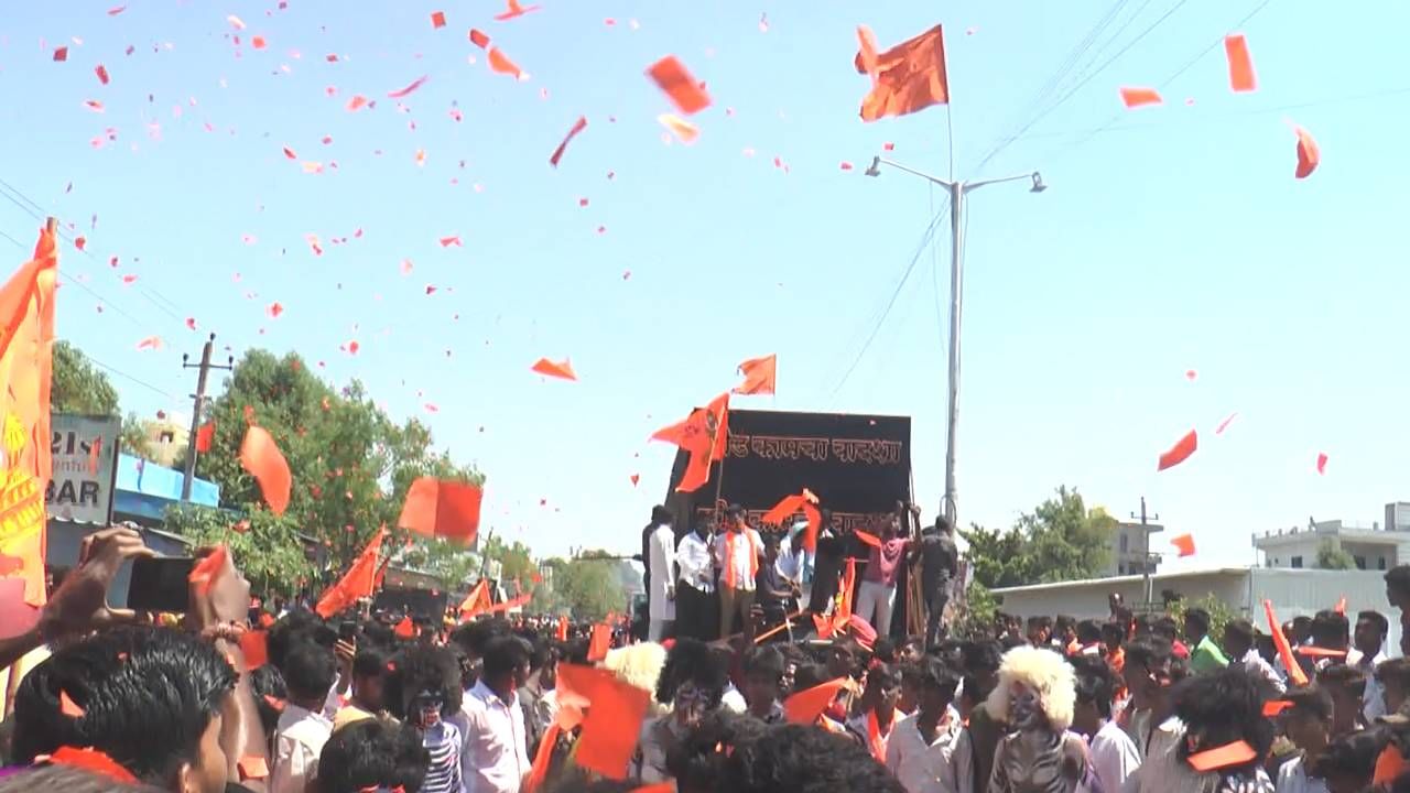 ನಗರದ ರಾಮತೀರ್ಥದಿಂದ ಆರಂಭವಾದ ಮೆರವಣಿಗೆ ನಗರದ ಖಾದ್ರಿ ಚೌಕ್, ಶಹಬಜಾರ್ ನಾಕಾ, ಗಂಜ್ ಪ್ರದೇಶದ ಮೂಲಕ ಹಾದು, ಜಗತ್​ವರೆಗೆ ಸುಮಾರು ಆರು ಕಿಲೋ ಮೀಟರವರೆಗೆ ಭವ್ಯ ಶೋಬಾಯಾತ್ರೆ ನಡೆಯಿತು. 