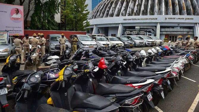 Vehicles Sale: ಭಾರತದಲ್ಲಿ ವಾಹನಗಳ ಮಾರಾಟ ಭರಾಟೆ; ಫೆಬ್ರುವರಿಯಲ್ಲಿ ಒಟ್ಟು ಸೇಲ್ ಆಗಿದ್ದು ಎಷ್ಟು? Vehicles Sale: ಭಾರತದಲ್ಲಿ ವಾಹನಗಳ ಮಾರಾಟ ಭರಾಟೆ; ಫೆಬ್ರುವರಿಯಲ್ಲಿ ಒಟ್ಟು ಸೇಲ್ ಆಗಿದ್ದು ಎಷ್ಟು?