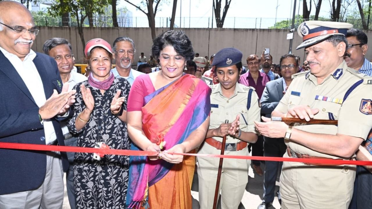 Electric Smart bus stop in Bengaluru at Electronics City