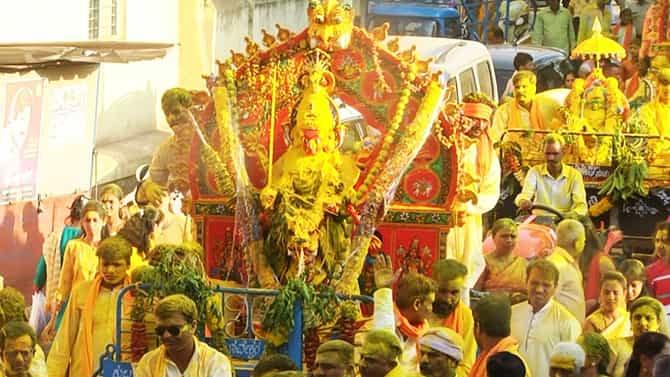 ಹುಬ್ಬಳ್ಳಿ: 20 ವರ್ಷದ ಬಳಿಕ ಅದ್ದೂರಿ ದ್ಯಾಮಮ್ಮದೇವಿ ಜಾತ್ರೆ; ಬಂಡಾರದಲ್ಲಿ ಮಿಂದೆದ್ದ ಭಕ್ತ ಗಣ, ಇಲ್ಲಿದೆ  ಝಲಕ್​