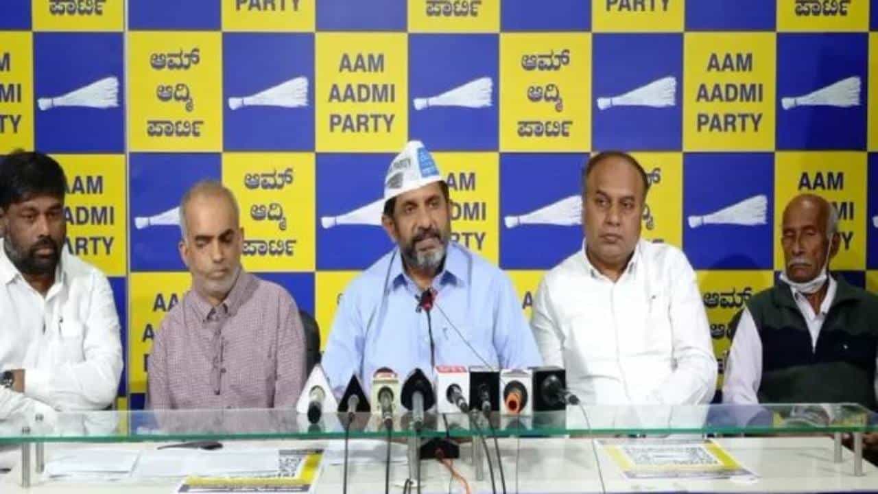 Karnataka polls: ಎಎಪಿ ಅಧಿಕಾರಕ್ಕೆ ಬಂದರೆ ನಿರುದ್ಯೋಗಿ ಯುವಕರಿಗೆ ಸಿಗಲಿದೆ ಪ್ರತಿ ತಿಂಗಳು ಹಣ; ಪ್ರಣಾಳಿಕೆಯಲ್ಲಿ ಏನೇನಿದೆ ನೋಡಿ Karnataka polls: ಎಎಪಿ ಅಧಿಕಾರಕ್ಕೆ ಬಂದರೆ ನಿರುದ್ಯೋಗಿ ಯುವಕರಿಗೆ ಸಿಗಲಿದೆ ಪ್ರತಿ ತಿಂಗಳು ಹಣ; ಪ್ರಣಾಳಿಕೆಯಲ್ಲಿ ಏನೇನಿದೆ ನೋಡಿ