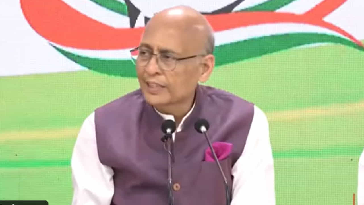 Congress party briefing: ಸಂಸತ್ತಿನ ಒಳಗೆ ಮತ್ತು ಹೊರಗೆ ನಿರ್ಭೀತಿಯಿಂದ ಮಾತನಾಡಿದ್ದಕ್ಕೆ ರಾಹುಲ್ ಗಾಂಧಿ ಬೆಲೆ ತೆರುತ್ತಿದ್ದಾರೆ: ಕಾಂಗ್ರೆಸ್ Congress party briefing: ಸಂಸತ್ತಿನ ಒಳಗೆ ಮತ್ತು ಹೊರಗೆ ನಿರ್ಭೀತಿಯಿಂದ ಮಾತನಾಡಿದ್ದಕ್ಕೆ ರಾಹುಲ್ ಗಾಂಧಿ ಬೆಲೆ ತೆರುತ್ತಿದ್ದಾರೆ: ಕಾಂಗ್ರೆಸ್