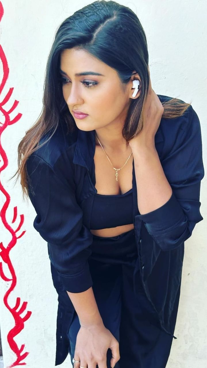 Akanksha Dubey (2)