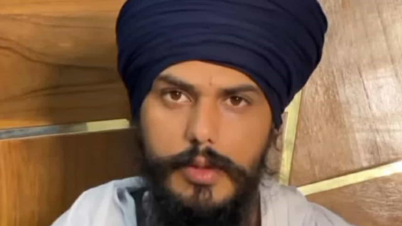 ಪಂಜಾಬ್ನ ಹೋಶಿಯಾರ್ಪುರ್ನಲ್ಲಿ ಪೊಲೀಸ್ ಕಾರ್ಯಾಚರಣೆ: ಅಮೃತಪಾಲ್ ಸಿಂಗ್ ಶರಣಾಗುವ ಸಾಧ್ಯತೆ ಪಂಜಾಬ್ನ ಹೋಶಿಯಾರ್ಪುರ್ನಲ್ಲಿ ಪೊಲೀಸ್ ಕಾರ್ಯಾಚರಣೆ: ಅಮೃತಪಾಲ್ ಸಿಂಗ್ ಶರಣಾಗುವ ಸಾಧ್ಯತೆ