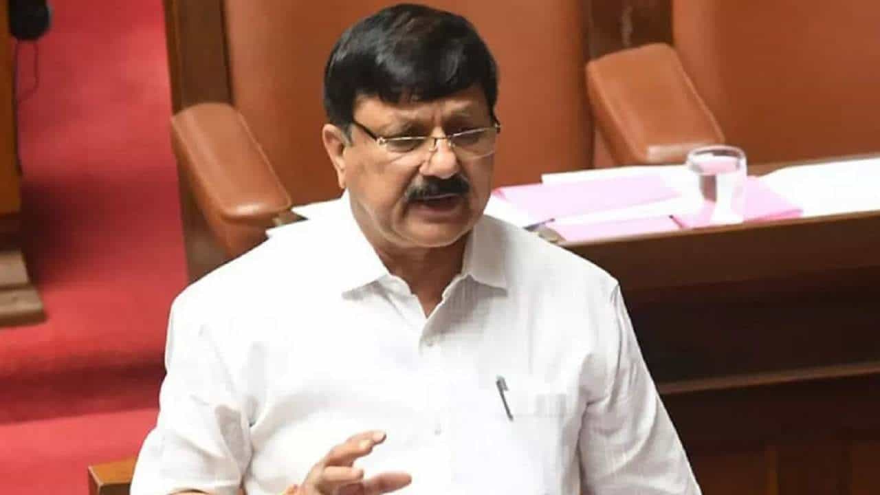 ಗುಳಿಗ ದೈವಗೆ ಆರಗ ಜ್ಞಾನೇಂದ್ರರಿಂದ ಅವಹೇಳನ ಪ್ರಕರಣ: ಕಿಮ್ಮನೆ ರತ್ನಾಕರ್ ಅಭಿಮಾನಿ ಬಳಗದಿಂದ ವಿಶೇಷ ಪ್ರಾರ್ಥನೆ ಗುಳಿಗ ದೈವಗೆ ಆರಗ ಜ್ಞಾನೇಂದ್ರರಿಂದ ಅವಹೇಳನ ಪ್ರಕರಣ: ಕಿಮ್ಮನೆ ರತ್ನಾಕರ್ ಅಭಿಮಾನಿ ಬಳಗದಿಂದ ವಿಶೇಷ ಪ್ರಾರ್ಥನೆ