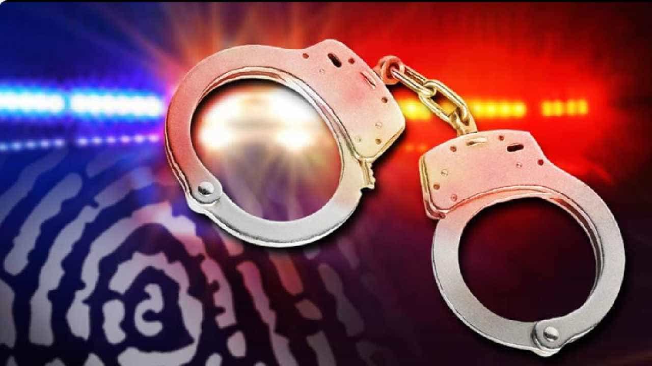 Chhattisgarh Crime: ಪತ್ನಿಯನ್ನು ಕೊಲೆ ಮಾಡಿ, ತುಂಡು ತುಂಡಾಗಿ ಕತ್ತರಿಸಿ ನೀರಿನ ಟ್ಯಾಂಕ್ ಒಳಗೆ 2 ತಿಂಗಳುಗಳ ಕಾಲ ಬಚ್ಚಿಟ್ಟಿದ್ದ ವ್ಯಕ್ತಿಯ ಬಂಧನ Chhattisgarh Crime: ಪತ್ನಿಯನ್ನು ಕೊಲೆ ಮಾಡಿ, ತುಂಡು ತುಂಡಾಗಿ ಕತ್ತರಿಸಿ ನೀರಿನ ಟ್ಯಾಂಕ್ ಒಳಗೆ 2 ತಿಂಗಳುಗಳ ಕಾಲ ಬಚ್ಚಿಟ್ಟಿದ್ದ ವ್ಯಕ್ತಿಯ ಬಂಧನ