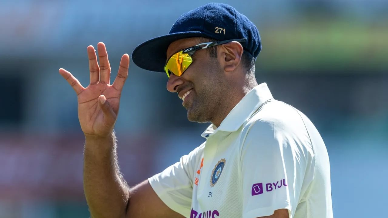 ಐಸಿಸಿ ನೂತನ ಟೆಸ್ಟ್ ರ್‍ಯಾಂಕಿಂಗ್‌ ಪಟ್ಟಿಯನ್ನು ಪ್ರಕಟಿಸಿದೆ. ಈ ಬಾರಿ ಟೆಸ್ಟ್ ಬೌಲರ್​ಗಳ ಶ್ರೇಯಾಂಕ ಪಟ್ಟಿಯಲ್ಲಿ ಟೀಮ್ ಇಂಡಿಯಾದ ಸ್ಪಿನ್ನರ್ ರವಿಚಂದ್ರನ್ ಅಶ್ವಿನ್ ಅಗ್ರಸ್ಥಾನ ಅಲಂಕರಿಸಿದ್ದಾರೆ. 