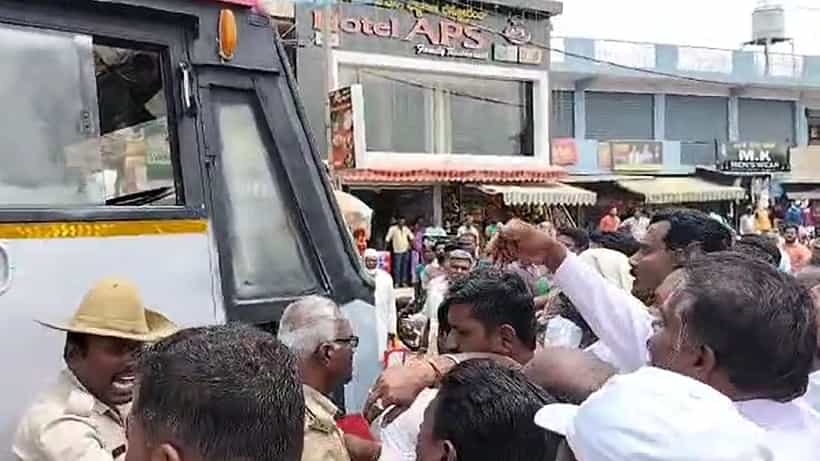 Mandya: ಮಂಡ್ಯದಲ್ಲಿ ಕೆಎಸ್ಆರ್ಟಿಸಿ ಚಾಲಕನ ಮೇಲೆ ಹಲ್ಲೆ ನಡೆಸಿದ ಜೆಡಿಎಸ್ ಕಾರ್ಯಕರ್ತರು