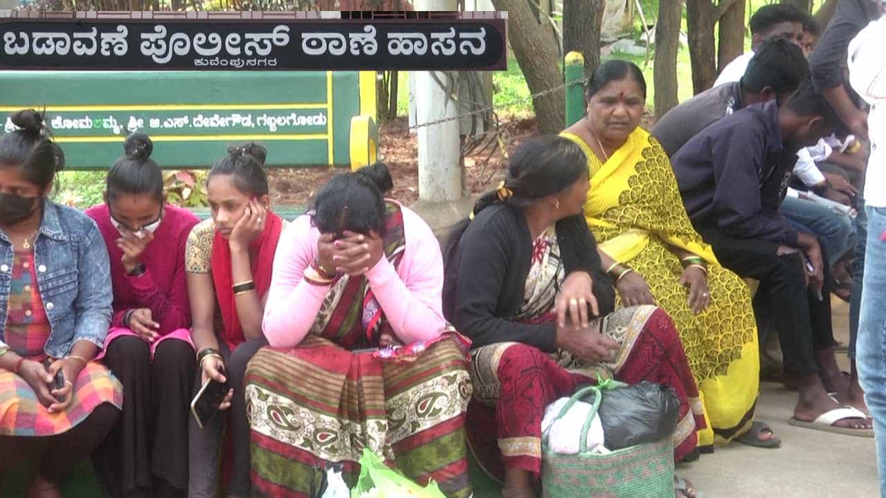 ಹಾಸನದಲ್ಲಿ ಪುಂಡರ ಅಟ್ಟಹಾಸ: ಮಾರಕಾಸ್ತ್ರ ಹಿಡಿದು ಆವಾಜ್ ಹಾಕಿದ್ದ ಆಟೋ ಚಾಲಕನನ್ನು ಕೊಂದೇಬಿಟ್ಟರು! ಹಾಸನದಲ್ಲಿ ಪುಂಡರ ಅಟ್ಟಹಾಸ: ಮಾರಕಾಸ್ತ್ರ ಹಿಡಿದು ಆವಾಜ್ ಹಾಕಿದ್ದ ಆಟೋ ಚಾಲಕನನ್ನು ಕೊಂದೇಬಿಟ್ಟರು!