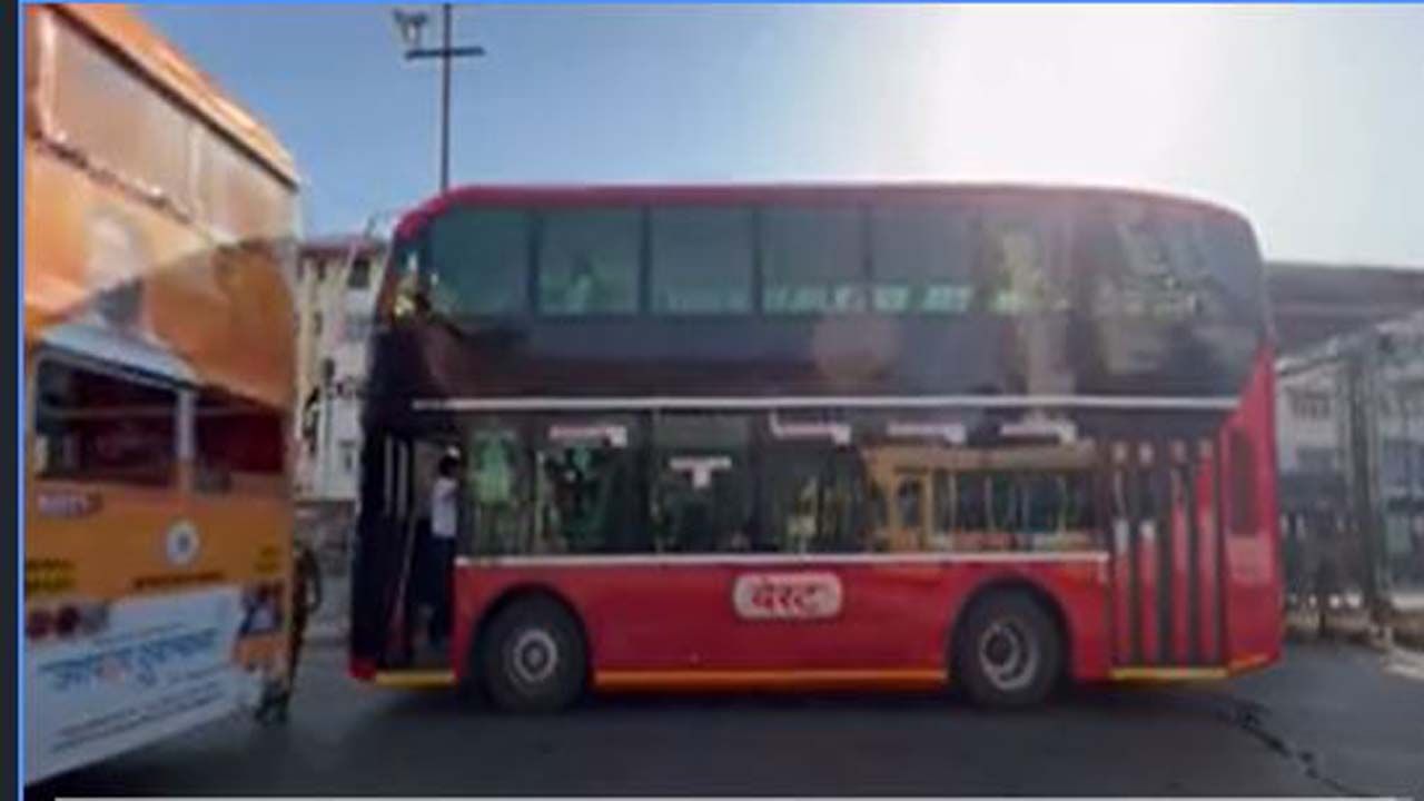 Double Decker Bus: ಬೆಸ್ಟ್ ಹೊಸ ಎಸಿ ಡಬಲ್-ಡೆಕ್ಕರ್ ಬಸ್​ಗಳನ್ನು ರಸ್ತೆಗಳಿಸಿದೆ, ಆದರೆ ಜನ ಹಳೆ ಬಸ್​ಗಳನ್ನು ಮಿಸ್ ಮಾಡಿಕೊಳ್ಳುತ್ತಿದ್ದಾರೆ!