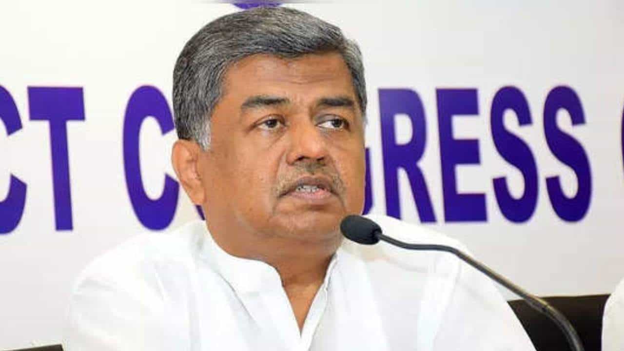 ಕಳ್ಳರನ್ನು ಕಳ್ಳ ಎಂದು ಹೇಳೋದು ತಪ್ಪು ಎಂಬ ಭಾವನೆ ಬಿಜೆಪಿಯಲ್ಲಿದೆ: ಬಿಕೆ ಹರಿಪ್ರಸಾದ್ ವಾಗ್ದಾಳಿ ಕಳ್ಳರನ್ನು ಕಳ್ಳ ಎಂದು ಹೇಳೋದು ತಪ್ಪು ಎಂಬ ಭಾವನೆ ಬಿಜೆಪಿಯಲ್ಲಿದೆ: ಬಿಕೆ ಹರಿಪ್ರಸಾದ್ ವಾಗ್ದಾಳಿ