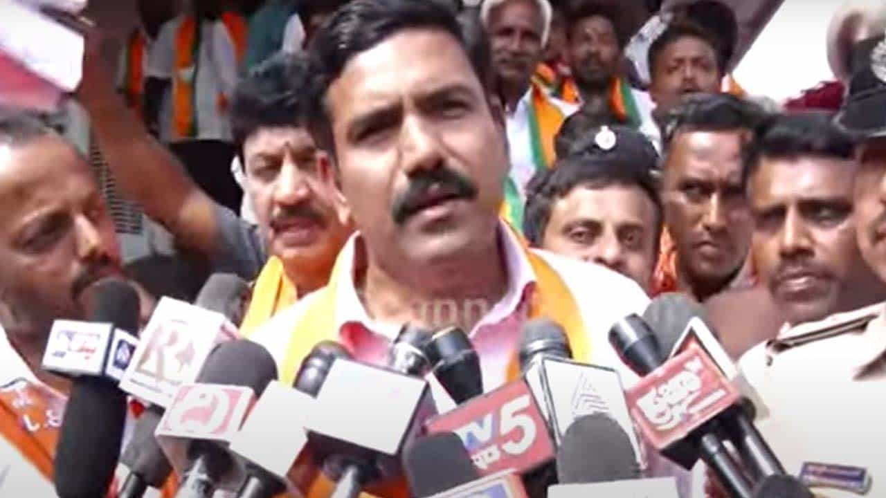OBC Convention; ವಿ ಸೋಮಣ್ಣ ಮತ್ತು ಕೆಸಿ ನಾರಾಯಣಗೌಡರಿಗೆ ಅಸಮಾಧಾನವಿದ್ದರೆ ಪಕ್ಷದ ಹಿರಿಯರು ಬಗೆಹರಿಸುತ್ತಾರೆ: ಬಿವೈ ವಿಜಯೇಂದ್ರ OBC Convention; ವಿ ಸೋಮಣ್ಣ ಮತ್ತು ಕೆಸಿ ನಾರಾಯಣಗೌಡರಿಗೆ ಅಸಮಾಧಾನವಿದ್ದರೆ ಪಕ್ಷದ ಹಿರಿಯರು ಬಗೆಹರಿಸುತ್ತಾರೆ: ಬಿವೈ ವಿಜಯೇಂದ್ರ