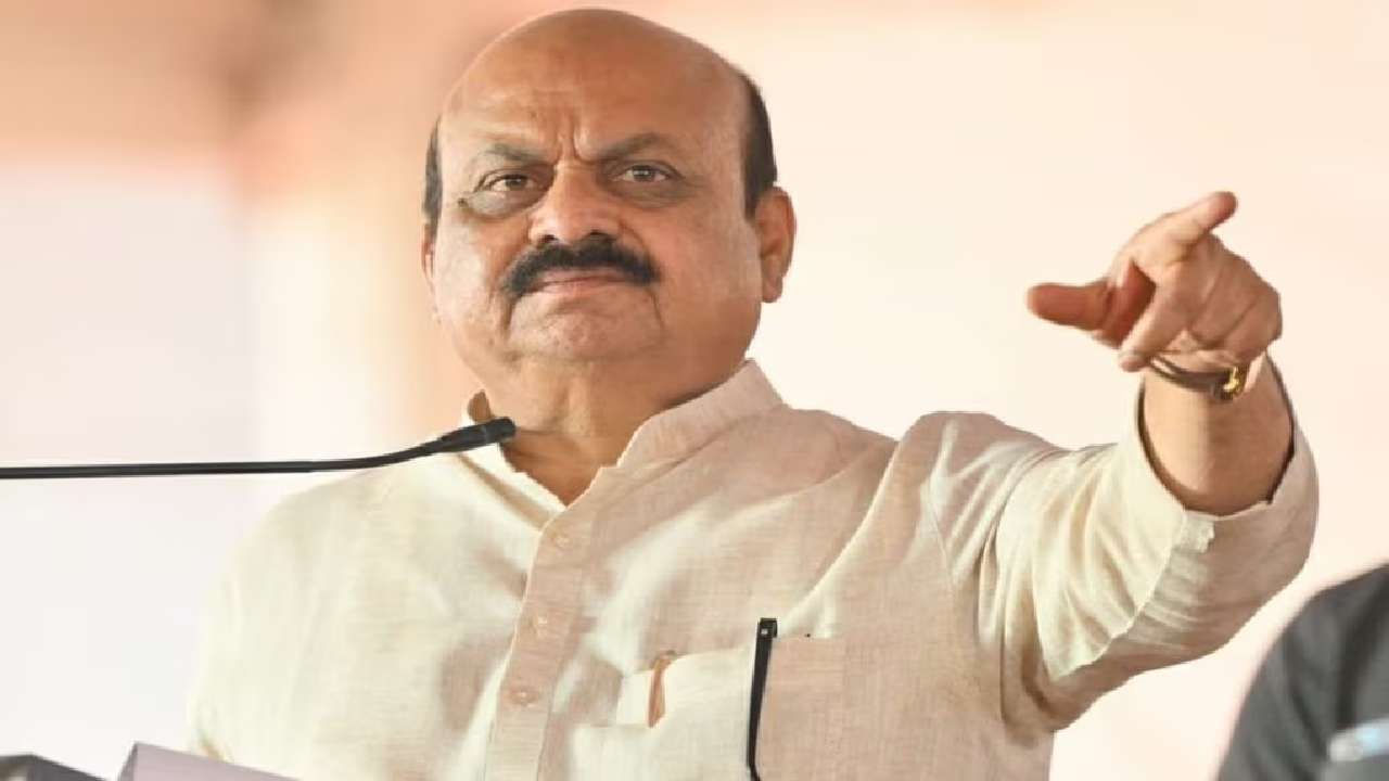 ಚುನಾವಣೆಗೋಸ್ಕರ ರಾಜಕಾರಣ ಮಾಡುವವರು ಬೆಕಾದಷ್ಟಿದ್ದಾರೆ ಎಂದು ಸಿಎಂ ಬೊಮ್ಮಾಯಿ, ಇದಕ್ಕೆ 'ಅವರು ಕಳ್ಳರು ಕಳ್ಳರು' ಎಂದ ಸಭಿಕ ಚುನಾವಣೆಗೋಸ್ಕರ ರಾಜಕಾರಣ ಮಾಡುವವರು ಬೆಕಾದಷ್ಟಿದ್ದಾರೆ ಎಂದು ಸಿಎಂ ಬೊಮ್ಮಾಯಿ, ಇದಕ್ಕೆ 'ಅವರು ಕಳ್ಳರು ಕಳ್ಳರು' ಎಂದ ಸಭಿಕ