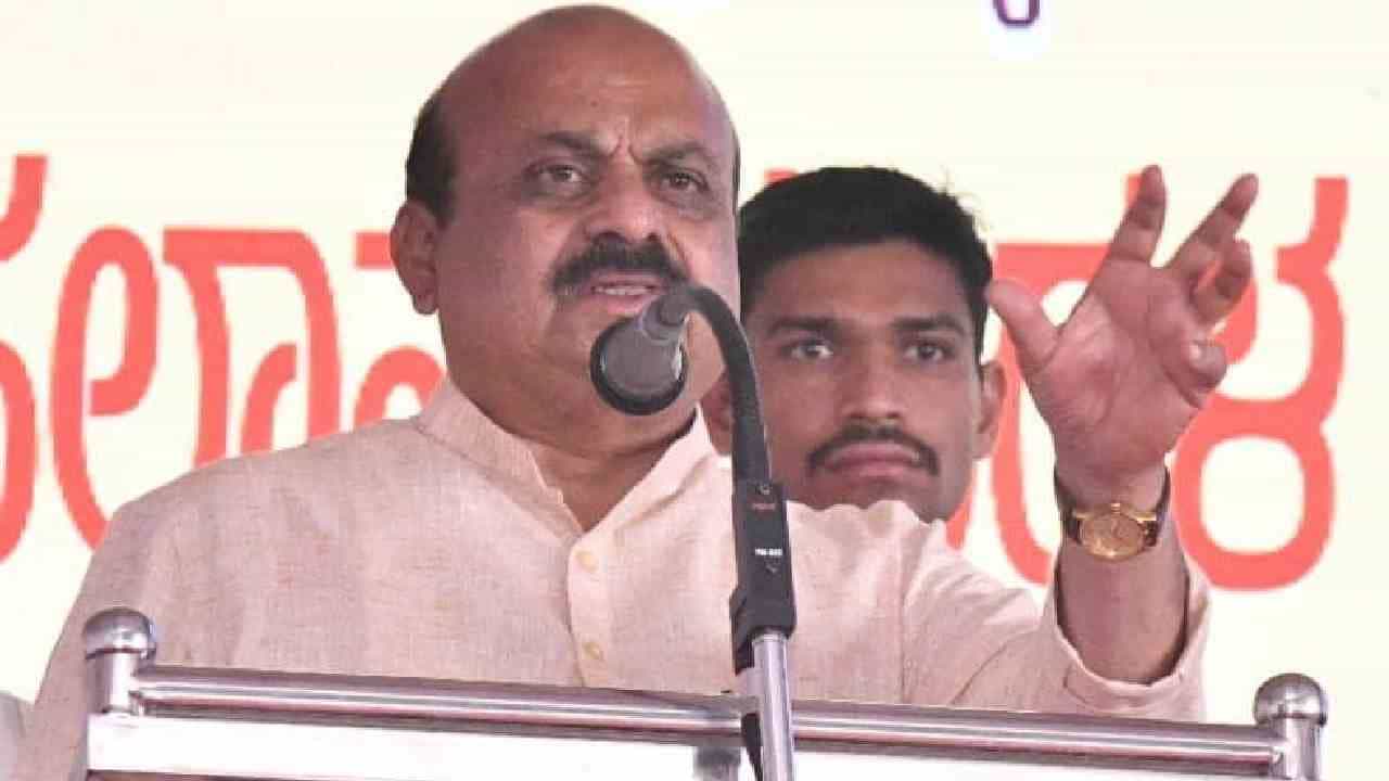ಕಾಕಂಬಿ ರಫ್ತು: ಖಾಸಗಿ ಕಂಪನಿಗಾಗಿ ನಿಯಮ ಉಲ್ಲಂಘಿಸಿದ್ರಾ ಬೊಮ್ಮಾಯಿ? ಅನುಮಾನ ಮೂಡಿಸಿದ ಸಿಎಂ ನಡೆ ಕಾಕಂಬಿ ರಫ್ತು: ಖಾಸಗಿ ಕಂಪನಿಗಾಗಿ ನಿಯಮ ಉಲ್ಲಂಘಿಸಿದ್ರಾ ಬೊಮ್ಮಾಯಿ? ಅನುಮಾನ ಮೂಡಿಸಿದ ಸಿಎಂ ನಡೆ