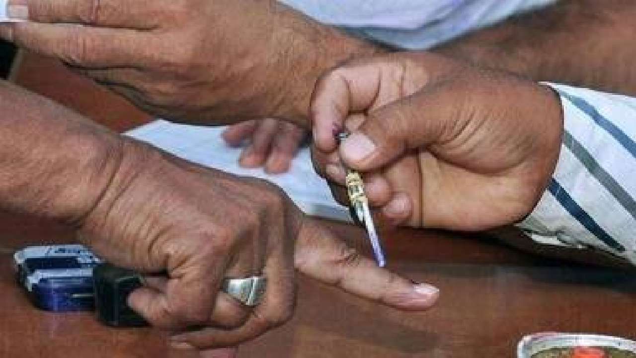 Karnataka Election 2023: ಮತದಾನದ ವೇಳೆ ಸರದಿ ಸಾಲಿನ ಬಗ್ಗೆ ಚಿಂತಿಸಬೇಕಿಲ್ಲ, ಬರಲಿದೆ ಹೊಸ ಮೊಬೈಲ್ ಅಪ್ಲಿಕೇಶನ್ Karnataka Election 2023: ಮತದಾನದ ವೇಳೆ ಸರದಿ ಸಾಲಿನ ಬಗ್ಗೆ ಚಿಂತಿಸಬೇಕಿಲ್ಲ, ಬರಲಿದೆ ಹೊಸ ಮೊಬೈಲ್ ಅಪ್ಲಿಕೇಶನ್