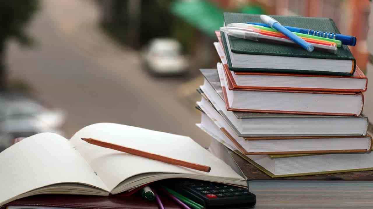 Syllabus Books Costlier: ಪೋಷಕರಿಗೆ ಶಾಕ್, ಶಾಲಾ ಪಠ್ಯ ಪುಸ್ತಕ ದರ ಏರಿಕೆ Syllabus Books Costlier: ಪೋಷಕರಿಗೆ ಶಾಕ್, ಶಾಲಾ ಪಠ್ಯ ಪುಸ್ತಕ ದರ ಏರಿಕೆ