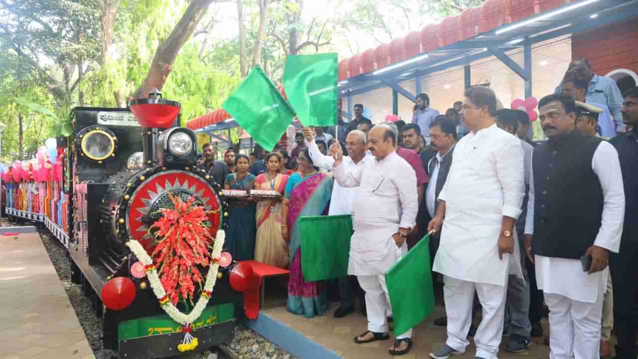 Putani Express: ಪುಟಾಣಿ ರೈಲಿಗೆ ಸಿಎಂ ಬೊಮ್ಮಾಯಿ ಚಾಲನೆ: ಮಕ್ಕಳ ಮುಖದಲ್ಲಿ ಮೂಡಿದ ಸಂತಸ