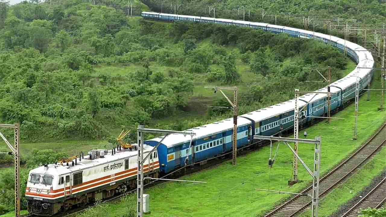 Largest Green Railway: ಶೇ 100 ವಿದ್ಯುದೀಕರಣಗೊಂಡು ಗಮನಾರ್ಹ ಮೈಲಿಗಲ್ಲು ಸಾಧಿಸಿದ ಕೇಂದ್ರ ರೈಲ್ವೆ; ಪ್ರಧಾನಿ ಮೋದಿ ಶ್ಲಾಘನೆ