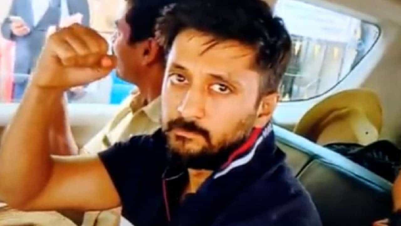 ಹಿಂದುತ್ವದ ಬಗ್ಗೆ ಅವಹೇಳನಾಕಾರಿ ಪೋಸ್ಟ್ ಪ್ರಕರಣ: ನಟ ಚೇತನ್ ಅಹಿಂಸಾಗೆ ಜಾಮೀನು ಹಿಂದುತ್ವದ ಬಗ್ಗೆ ಅವಹೇಳನಾಕಾರಿ ಪೋಸ್ಟ್ ಪ್ರಕರಣ: ನಟ ಚೇತನ್ ಅಹಿಂಸಾಗೆ ಜಾಮೀನು