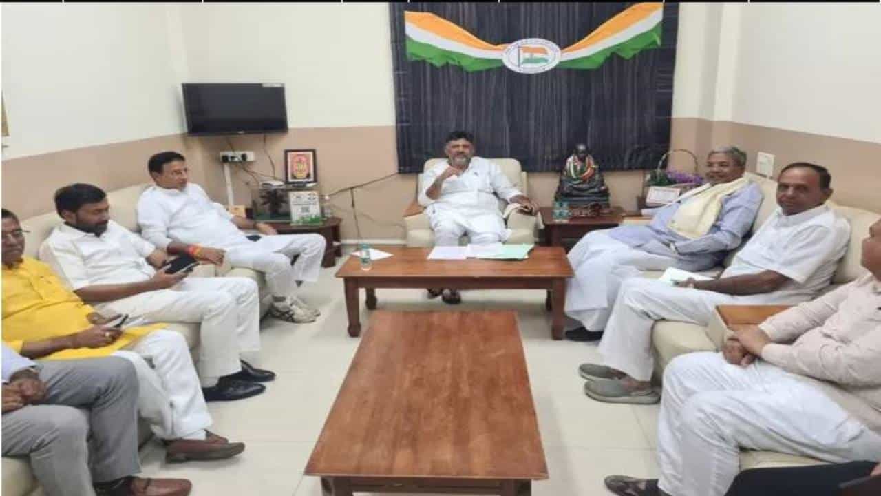ಸಿದ್ದರಾಮಯ್ಯ, ಡಿಕೆ ಶಿವಕುಮಾರ್ ಬೆಂಬಲಿಗರ ಪೈಪೋಟಿ; 50 ಕ್ಷೇತ್ರಗಳಿಗೆ ಅಂತಿಮಗೊಳ್ಳದ ಕಾಂಗ್ರೆಸ್​ ಅಭ್ಯರ್ಥಿಗಳ ಆಯ್ಕೆ