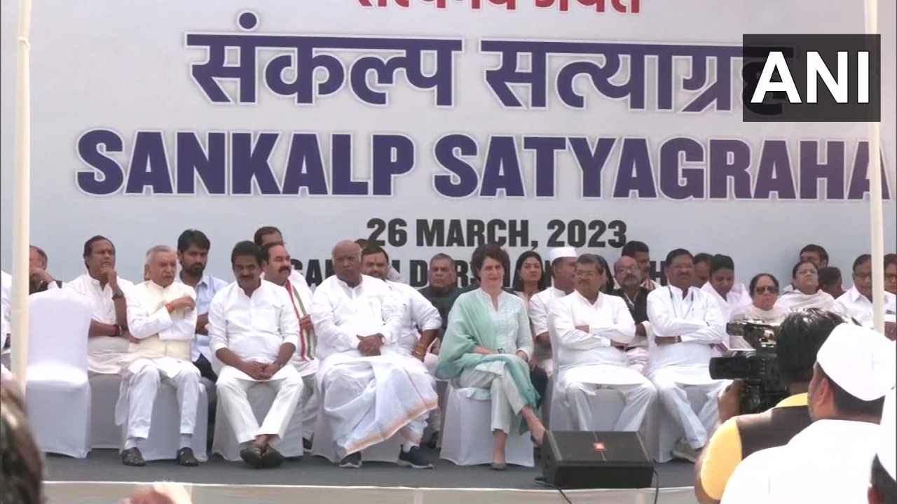 Congress Protest: ಸಂಸದ ಸ್ಥಾನದಿಂದ ರಾಹುಲ್ ಅನರ್ಹ, ರಾಜ್ಘಾಟ್ನಲ್ಲಿ ಮಲ್ಲಿಕಾರ್ಜುನ ಖರ್ಗೆ, ಪ್ರಿಯಾಂಕಾ ಸೇರಿದಂತೆ ಹಲವು ಕಾಂಗ್ರೆಸ್ ನಾಯಕರಿಂದ ಪ್ರತಿಭಟನೆ