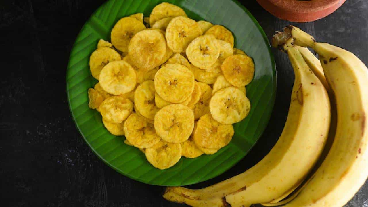 Cooking Tips: ಗರಿಗರಿಯಾದ ಬಾಳೆಕಾಯಿ ಚಿಪ್ಸ್ ತಯಾರಿಸಲು ಈ ಸಲಹೆ ಪಾಲಿಸಿ Cooking Tips: ಗರಿಗರಿಯಾದ ಬಾಳೆಕಾಯಿ ಚಿಪ್ಸ್ ತಯಾರಿಸಲು ಈ ಸಲಹೆ ಪಾಲಿಸಿ