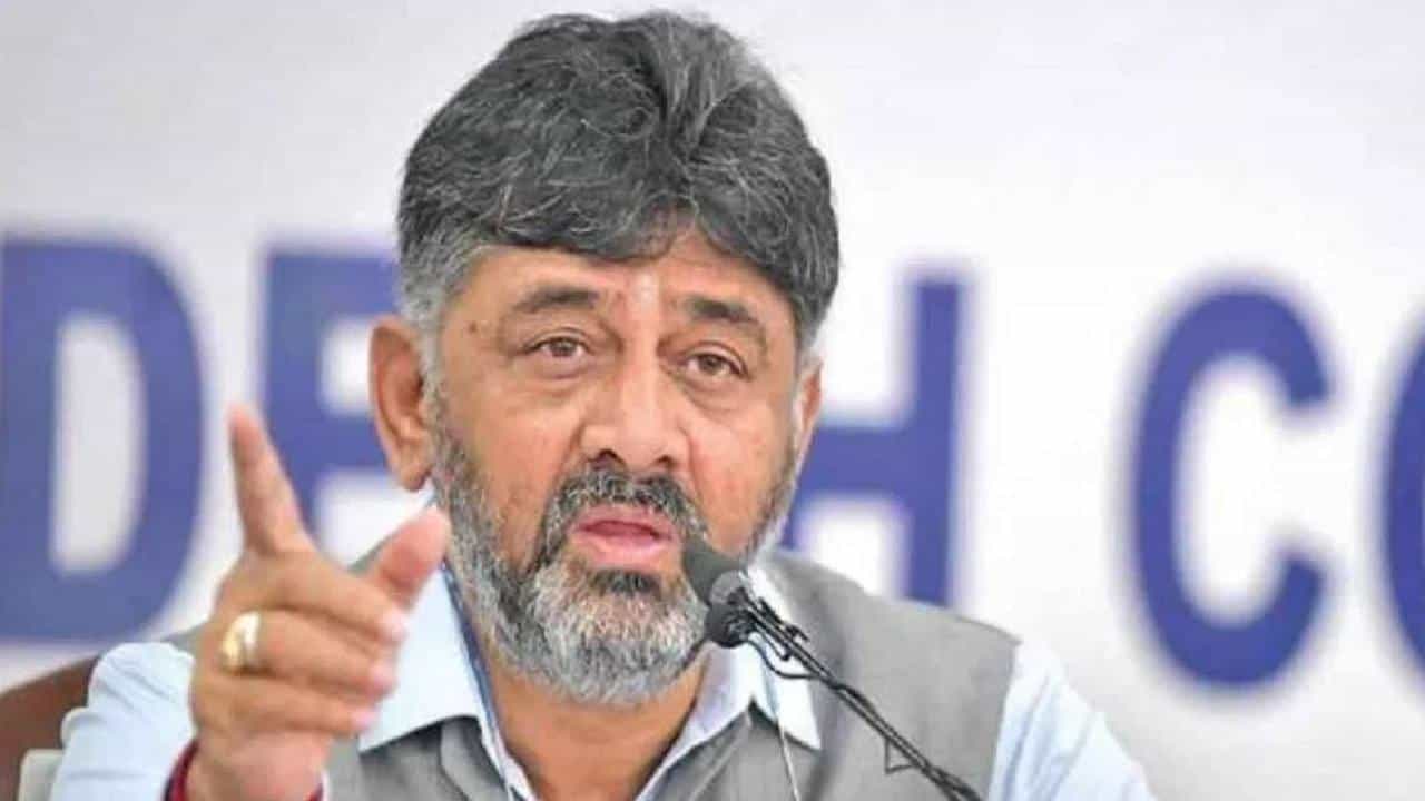 DK Shivakumar: ಬಿಜೆಪಿ ಸರ್ಕಾರವನ್ನು ರಕ್ಷಿಸುತ್ತಿರುವ ನಾಲಾಯಕ್ ಡಿಜಿಪಿ ಪ್ರವೀಣ್ ಸೂದ್; ಡಿಕೆಶಿ ಕೆಂಡಾಮಂಡಲ DK Shivakumar: ಬಿಜೆಪಿ ಸರ್ಕಾರವನ್ನು ರಕ್ಷಿಸುತ್ತಿರುವ ನಾಲಾಯಕ್ ಡಿಜಿಪಿ ಪ್ರವೀಣ್ ಸೂದ್; ಡಿಕೆಶಿ ಕೆಂಡಾಮಂಡಲ