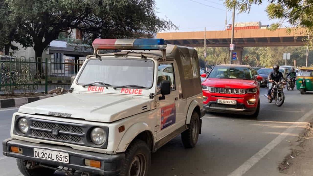 ಪತ್ರಕರ್ತೆಯ ಜತೆ ಅನುಚಿತವಾಗಿ ವರ್ತಿಸಿದ ದೆಹಲಿ ಉಬರ್ ಚಾಲಕನ ವಿರುದ್ಧ ಕೇಸು ಪತ್ರಕರ್ತೆಯ ಜತೆ ಅನುಚಿತವಾಗಿ ವರ್ತಿಸಿದ ದೆಹಲಿ ಉಬರ್ ಚಾಲಕನ ವಿರುದ್ಧ ಕೇಸು
