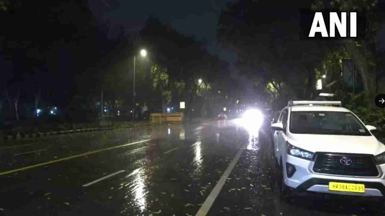 Delhi Rains: ದೆಹಲಿಯಲ್ಲಿ ಭಾರೀ ಮಳೆ; 10 ವಿಮಾನಗಳ ಮಾರ್ಗ ಬದಲಾವಣೆ