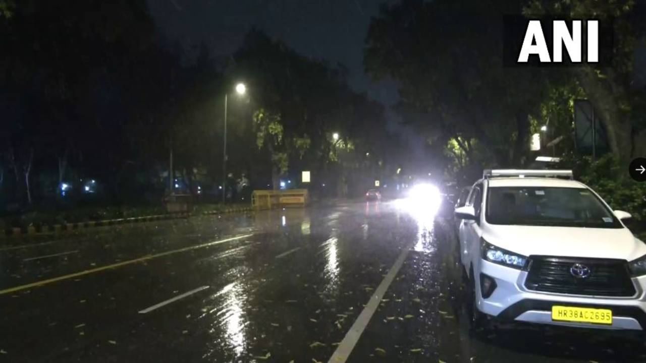 Delhi Rains: ದೆಹಲಿಯಲ್ಲಿ ಭಾರೀ ಮಳೆ; 10 ವಿಮಾನಗಳ ಮಾರ್ಗ ಬದಲಾವಣೆ