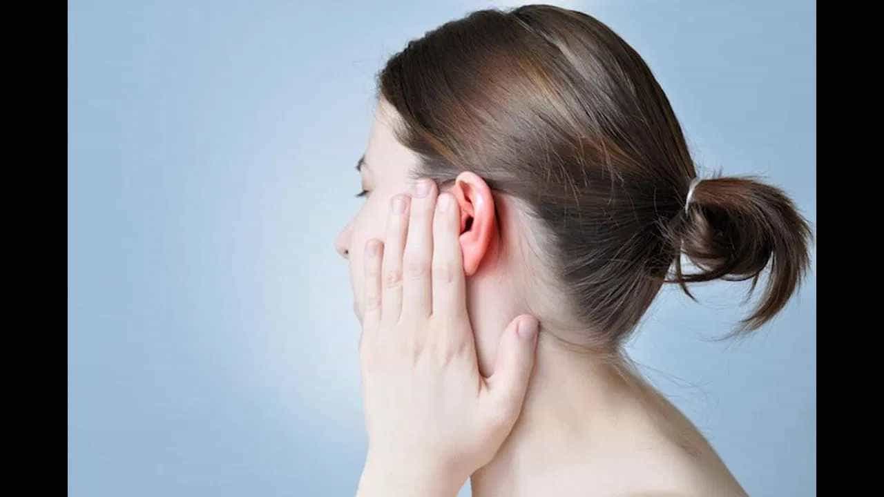 Tinnitus Signs: ಕಿವಿಯೊಳಗೆ ಗುಂಯ್ ಎನ್ನುವ ಶಬ್ದ ಕೇಳ್ತಿದೆಯಾ? ತಡ ಮಾಡಬೇಡಿ, ವೈದ್ಯರ ಸಲಹೆ ಪಡೆಯಿರಿ Tinnitus Signs: ಕಿವಿಯೊಳಗೆ ಗುಂಯ್ ಎನ್ನುವ ಶಬ್ದ ಕೇಳ್ತಿದೆಯಾ? ತಡ ಮಾಡಬೇಡಿ, ವೈದ್ಯರ ಸಲಹೆ ಪಡೆಯಿರಿ