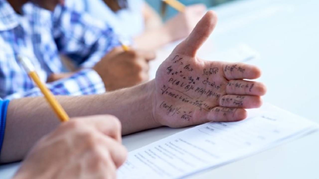 Karnataka PUC Exam 2023: ದ್ವಿತೀಯ ಪಿಯುಸಿ ಪರೀಕ್ಷೆ; ರಾಜ್ಯದಲ್ಲಿ ಮೊದಲ ದಿನವೇ ಎರಡು ಕಾಪಿ ಕೇಸ್! Karnataka PUC Exam 2023: ದ್ವಿತೀಯ ಪಿಯುಸಿ ಪರೀಕ್ಷೆ; ರಾಜ್ಯದಲ್ಲಿ ಮೊದಲ ದಿನವೇ ಎರಡು ಕಾಪಿ ಕೇಸ್!