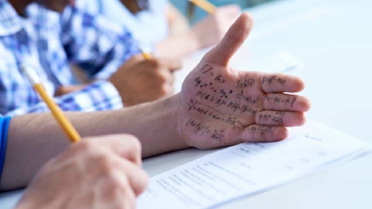 Karnataka PUC Exam 2023: ದ್ವಿತೀಯ ಪಿಯುಸಿ ಪರೀಕ್ಷೆ; ರಾಜ್ಯದಲ್ಲಿ ಮೊದಲ ದಿನವೇ ಎರಡು ಕಾಪಿ ಕೇಸ್! Karnataka PUC Exam 2023: ದ್ವಿತೀಯ ಪಿಯುಸಿ ಪರೀಕ್ಷೆ; ರಾಜ್ಯದಲ್ಲಿ ಮೊದಲ ದಿನವೇ ಎರಡು ಕಾಪಿ ಕೇಸ್!