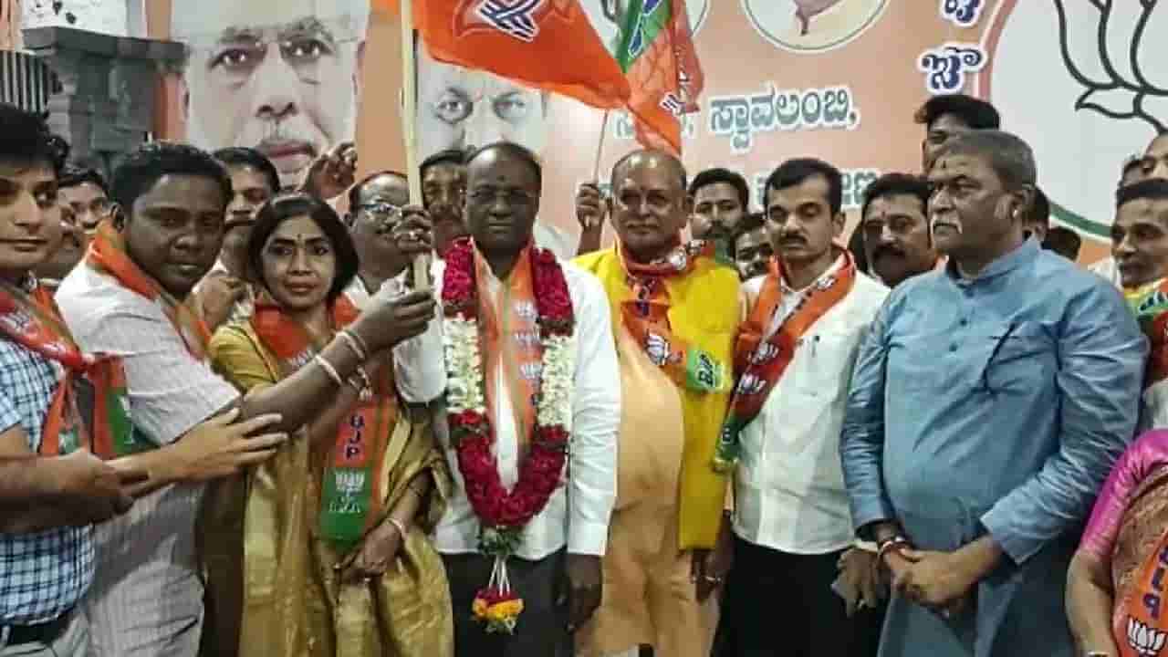 Vijayanagara: ಮಾಜಿ ಐಎಎಸ್ ಅಧಿಕಾರಿ ಲಕ್ಷ್ಮೀ ನಾರಾಯಣ ಬಿಜೆಪಿ ಸೇರ್ಪಡೆ