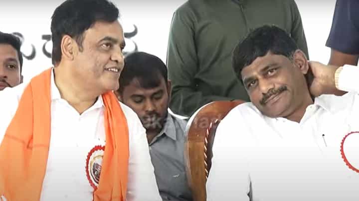 ಬಿಡದಿ ಕಾರ್ಯಕ್ರಮದಲ್ಲಿ ಡಾ ಸಿಎನ್ ಅಶ್ವಥ್ ನಾರಾಯಣ್ ಹಾಗೂ ಡಿಕೆ ಸುರೇಶ್ ಅಕ್ಕಪಕ್ಕ ಕೂತು ಹರಟಿದ್ದೇ ಹರಟಿದ್ದು! ಬಿಡದಿ ಕಾರ್ಯಕ್ರಮದಲ್ಲಿ ಡಾ ಸಿಎನ್ ಅಶ್ವಥ್ ನಾರಾಯಣ್ ಹಾಗೂ ಡಿಕೆ ಸುರೇಶ್ ಅಕ್ಕಪಕ್ಕ ಕೂತು ಹರಟಿದ್ದೇ ಹರಟಿದ್ದು!