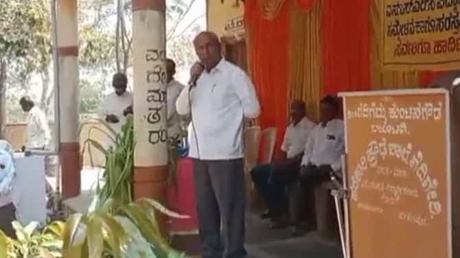 ಮೋದಿ ಪ್ರಧಾನಿಯಾಗಿ ಮುಂದುವರಿಯಬೇಕೋ? ಬೇಡವೋ? ಊರಲ್ಲಿ ನಿಮ್ಮ ಅಪ್ಪ-ಅಮ್ಮ ಮತ ಹಾಕಲು ಹೇಳಿ: ಶಾಲೆಯಲ್ಲಿ ಸಚಿವ ಹಾಲಪ್ಪ ಆಚಾರ್ ಪ್ರಚಾರ