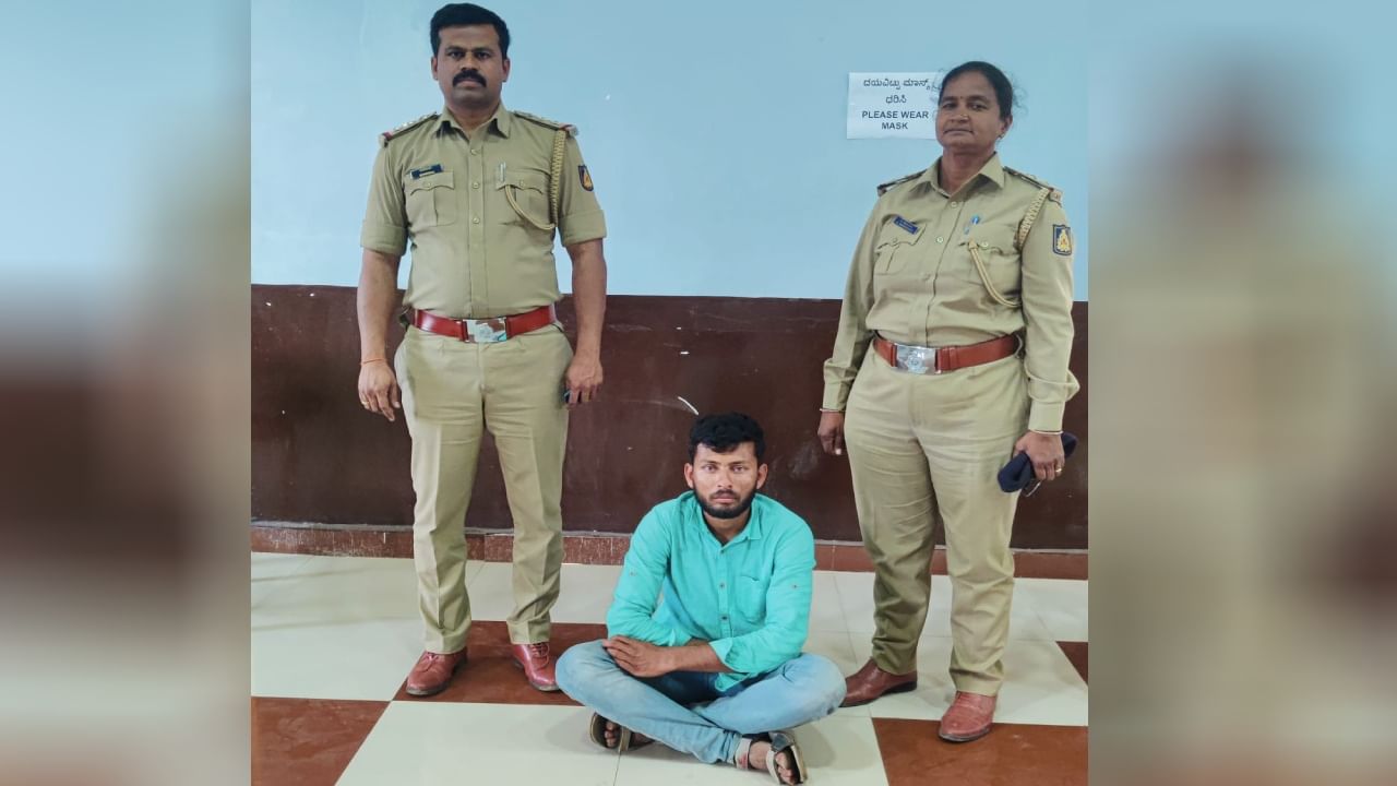 ಹಂಪಿ ಸ್ಮಾರಕದ ಮೇಲೇರಿ ನೃತ್ಯ ಮಾಡಿ ವಿಡಿಯೋ ಅಪ್ಲೋಡ್ ಮಾಡಿದ್ದ ಆರೋಪಿ ಬಂಧನ ಹಂಪಿ ಸ್ಮಾರಕದ ಮೇಲೇರಿ ನೃತ್ಯ ಮಾಡಿ ವಿಡಿಯೋ ಅಪ್ಲೋಡ್ ಮಾಡಿದ್ದ ಆರೋಪಿ ಬಂಧನ