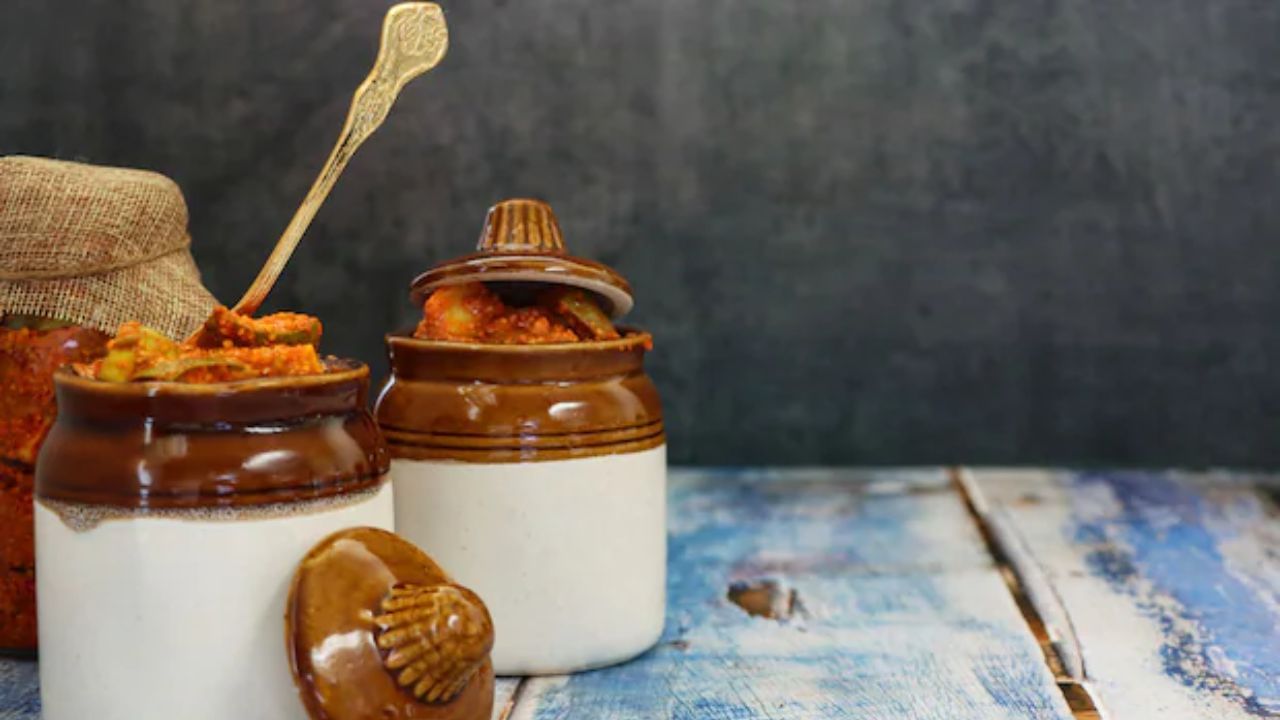Indian Pickles: ಭಾರತೀಯ ಉಪ್ಪಿನಕಾಯಿಗಳ ಬಗ್ಗೆ ನಿಮಗೆಷ್ಟು ಗೊತ್ತು? ಇದು ಆರೋಗ್ಯಕ್ಕೆ ಹೇಗೆ ಉತ್ತಮ Indian Pickles: ಭಾರತೀಯ ಉಪ್ಪಿನಕಾಯಿಗಳ ಬಗ್ಗೆ ನಿಮಗೆಷ್ಟು ಗೊತ್ತು? ಇದು ಆರೋಗ್ಯಕ್ಕೆ ಹೇಗೆ ಉತ್ತಮ